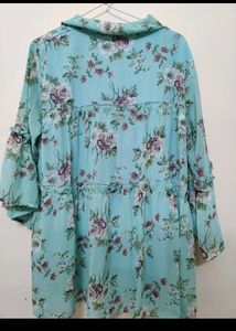 Women Flared Top.