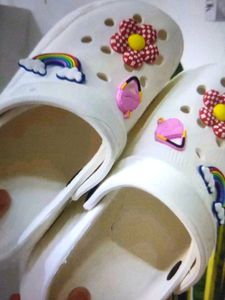 Crocs in 200