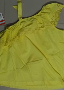 Girl&#39;s Yellow Off Shoulder Shirt