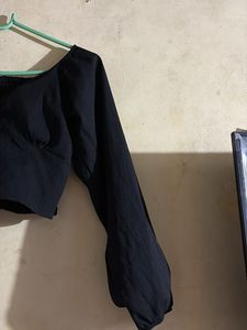 Black Long Sleeve Crop Top