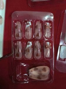 Press-On Nail Set of 8