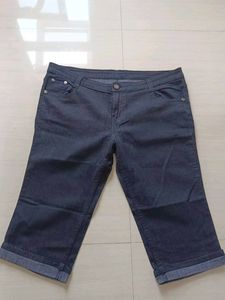 Black Capri Jeans