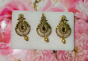 7 Set Gold-toned Earrings &amp; Maang Tikka