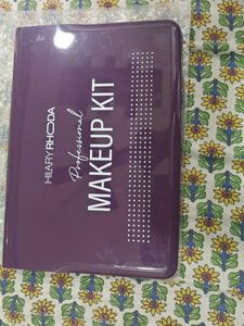 LaryRhooda Makeup Kit