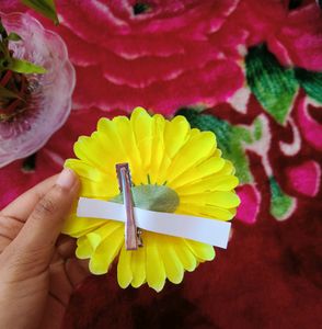 Woman Flower Yellow &amp; Red Clip 💛♥️