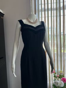 Sweetheart black fitted dress