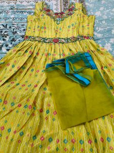 💛 Yellow Gown with Duppata 💛