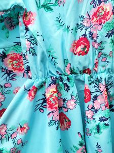Unworn Sky Floral Top 🌸🩵