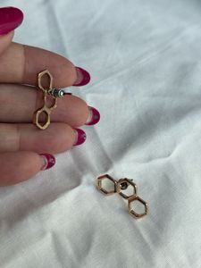 Honeycomb shaped golden studs earrings