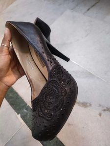 vintage rose embroidered emerald Goth pencil heel