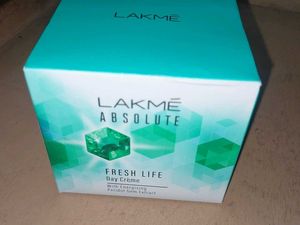 LAKME ABSOLUTE Fresh Life Day Creme