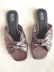 Pair Of Open Toe Flats (Metallic Purple))