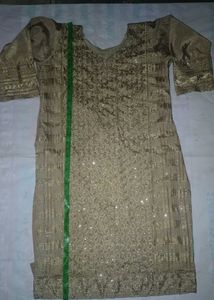 Elegant Pakistani suite