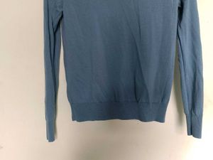 uniqlo branded swaetshirt .