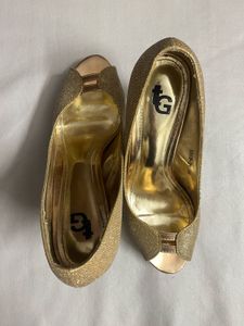 Peep-toes Golden Heels