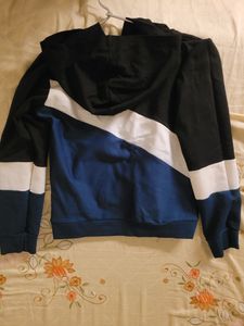 CROP SWEATSHIRT