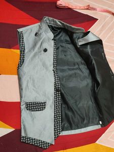 Sleeveless Ethnic Jacket