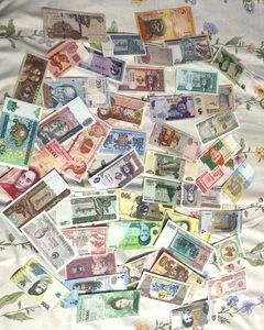 50 notes World Currency Collection