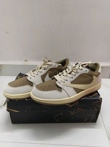 NIKE TRAVIS SCOTT SHOE IN CREAM