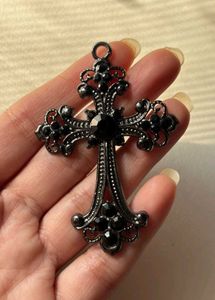 Chunky cross necklace
