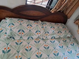 Bedsheet With Two Pillow Covers