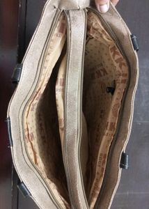 New Condition Beautiful Khali Colour Handbag 🥰