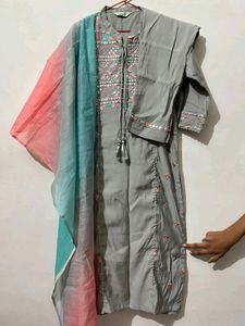 Beautiful Grey🤍Partywear Suit With Mirror Work