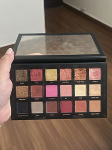 Huda Beauty Rose Gold Limited Edition Palette