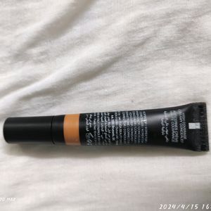 Huda Beauty Concealer