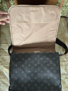 LOUIS VUITTON MONOGRAM PRINT MESSENGER BAG