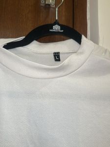 White T-shirt (L)