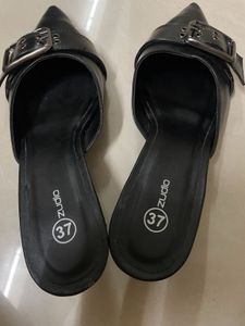 ZUDIO KITTEN HEELS