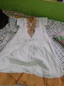 Elegant White &amp; Gold Anarkali