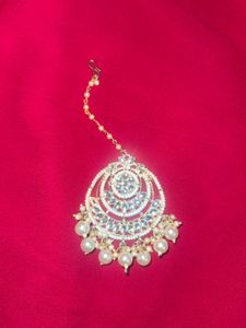 Elegant Kundan Maang Tikka