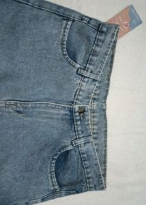 Mom Fit Jeans Never Worn With Tag