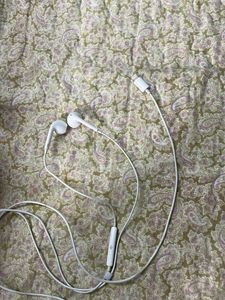 Apple Lighting Cable Earphones