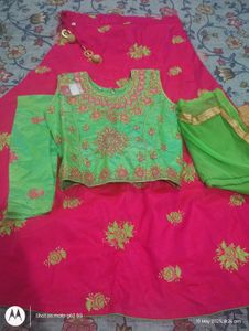 🔥Pink or Parrot Green Lahenga🔥
