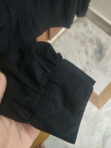 Black Levi&#39;s Top.