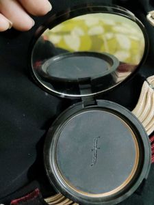 FACES CANADA MATTE COMPACT