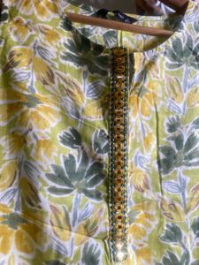 Floral Print Sleeveless Kurta