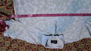 Branded Unisex T Shirt Like New.