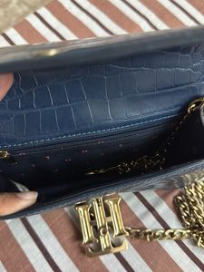 Tommy Hilfiger Original Women Sling/ Purse