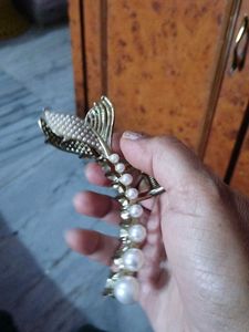 Pearl Hair Claw Clip
