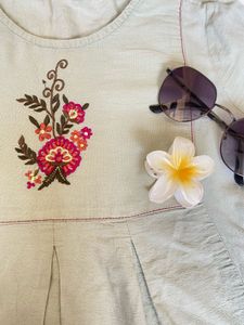 Chic Embroidered Cotton Kurta for Women