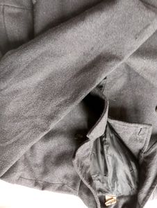 MEN COAT. MEDIUM SIZE