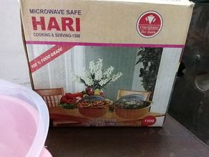 CASSEROLE SET AND 2 JARS CONTAINERS