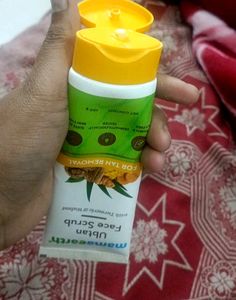 Mama Earth Uptan Face Scrub