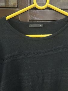 BLACK SWEATER