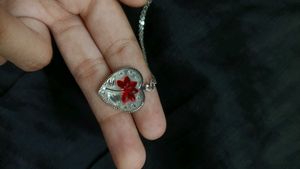 Heart flower necklace