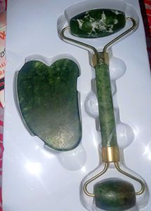Natural Green Jade Roller &amp; Gua Sha Set